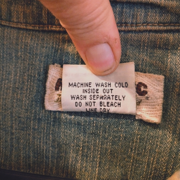 Womens jean look jacket by hydraulic.. size small.. worn once.. cotton/spandex.. - Picture 4 of 8